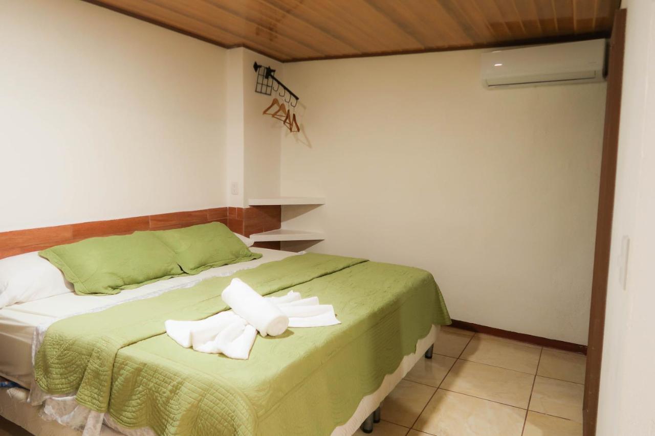 Hotel Hoja De Oro Corcovado Puerto Jiménez Екстериор снимка